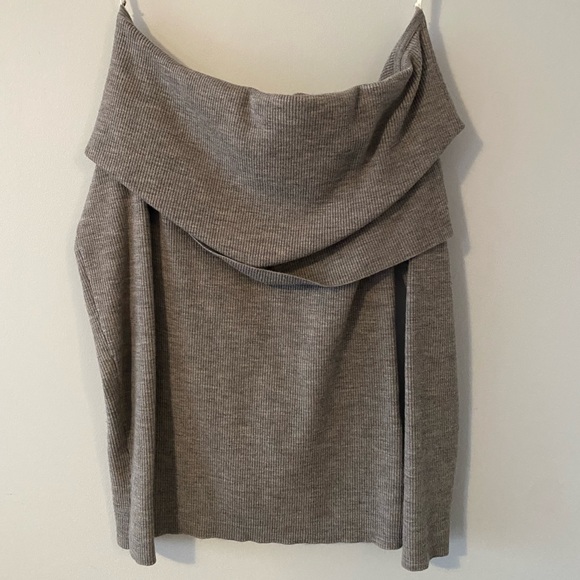 Aritzia Wilfred Off The Shoulder Sweater - Picture 1 of 2
